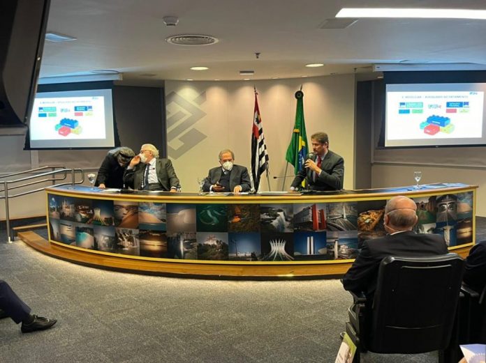 Paulo Guedes discutirá Imposto de Renda em SP, dia 23, com o setor de serviços