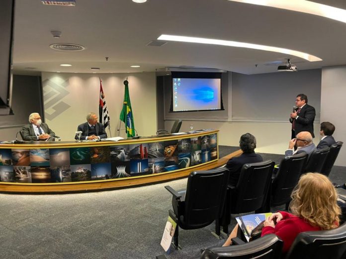 Guedes diz a empresários que vai insistir em taxar dividendos; veja a lista