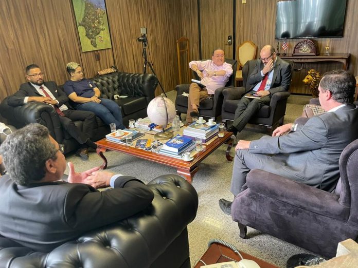 Cebrasse se reúne com relator da PEC 110 e com presidente da Câmara para falar sobre impactos no emprego