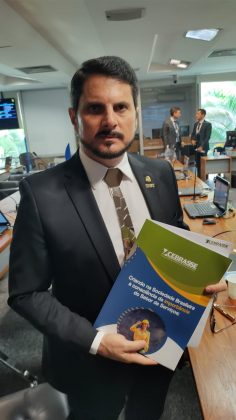 Sem acordo, senadores n&atilde;o registram presen&ccedil;a na CCJ e adiam vota&ccedil;&atilde;o da Reforma Tribut&aacute;ria