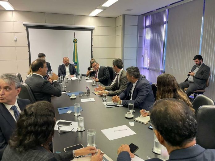Cota de aprendizes é tema de reunião com ministro do Trabalho