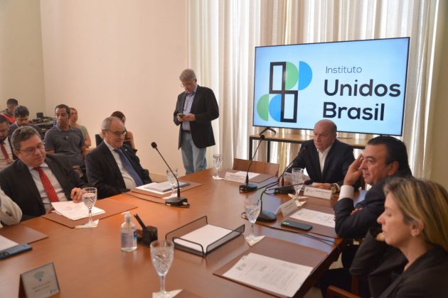 Diniz participa de evento do F&oacute;rum Parlamentar do Empreendedorismo