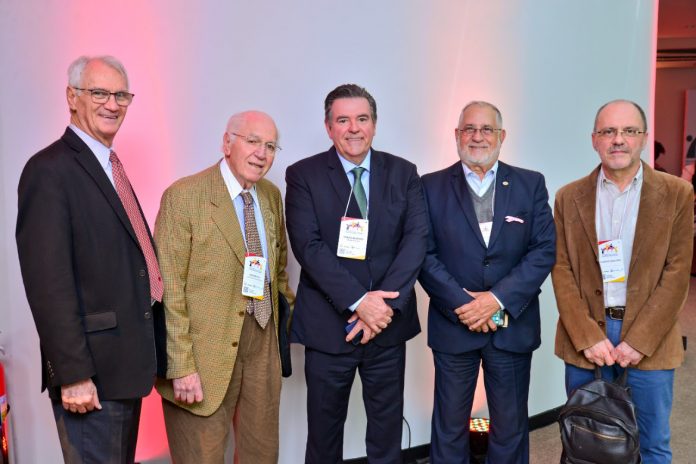 Seminário internacional da Fenaserhtt e do Sindeprestem reuniu grandes nomes das relações do trabalho do Brasil e do mundo em São Paulo