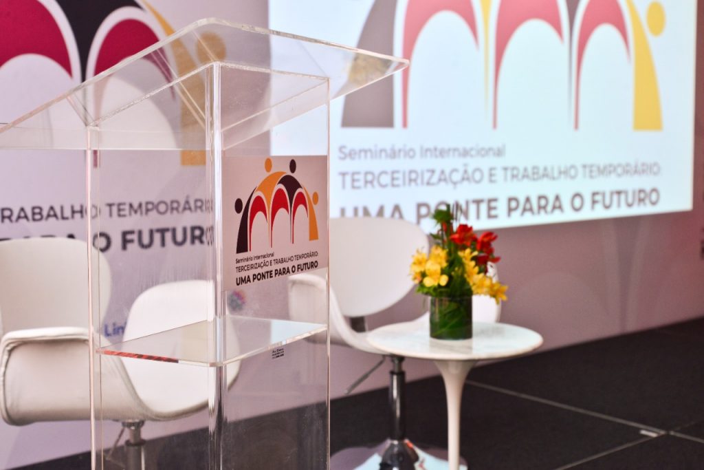 Seminário internacional da Fenaserhtt e do Sindeprestem reuniu grandes nomes das relações do trabalho do Brasil e do mundo em São Paulo