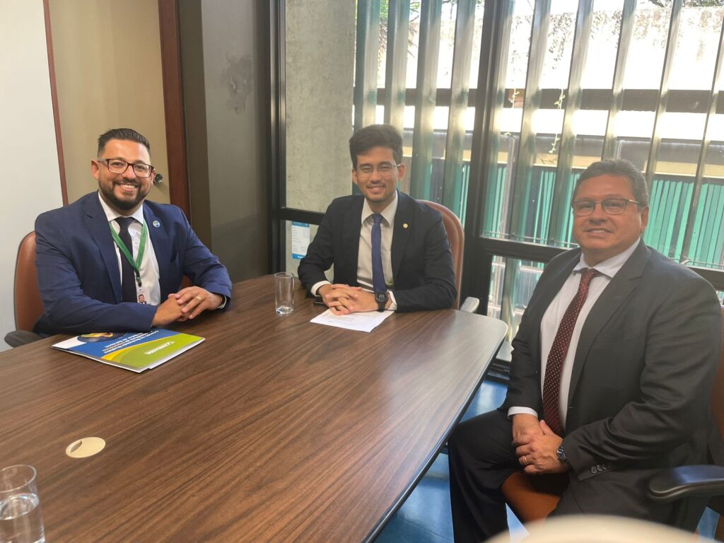 João Diniz e os deputados Kim Kataguiri e Jorge Goetten