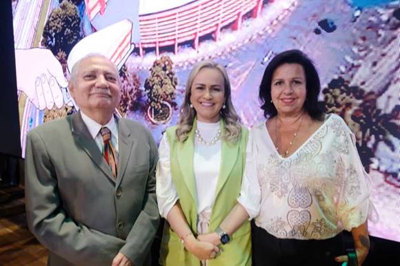 Edgar Radesca (Diretor da Abrasel SP), Daniela Carneiro (Ministra do Turismo) e Ana Salles (Diretora de Eventos)