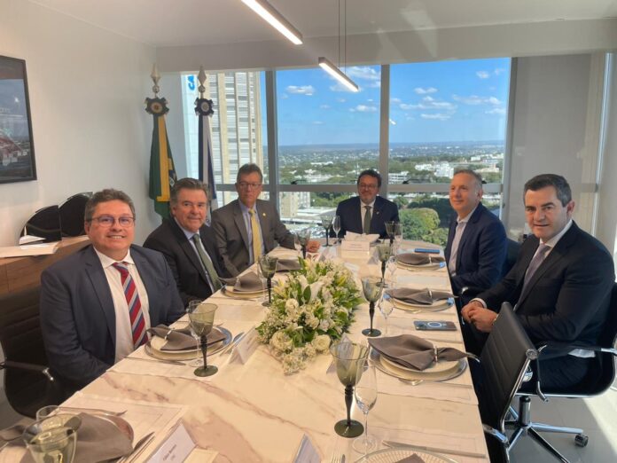 João Diniz debate com relator da reforma tributária os impactos no setor de serviços