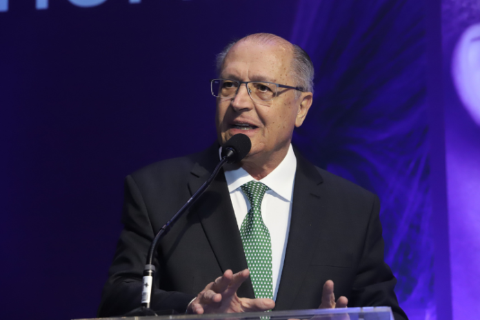 O Vice-Presidente Geraldo Alckmin reafirmou seu compromisso com o fortalecimento do setor de bares e restaurantes durante fala no Congresso Abrasel