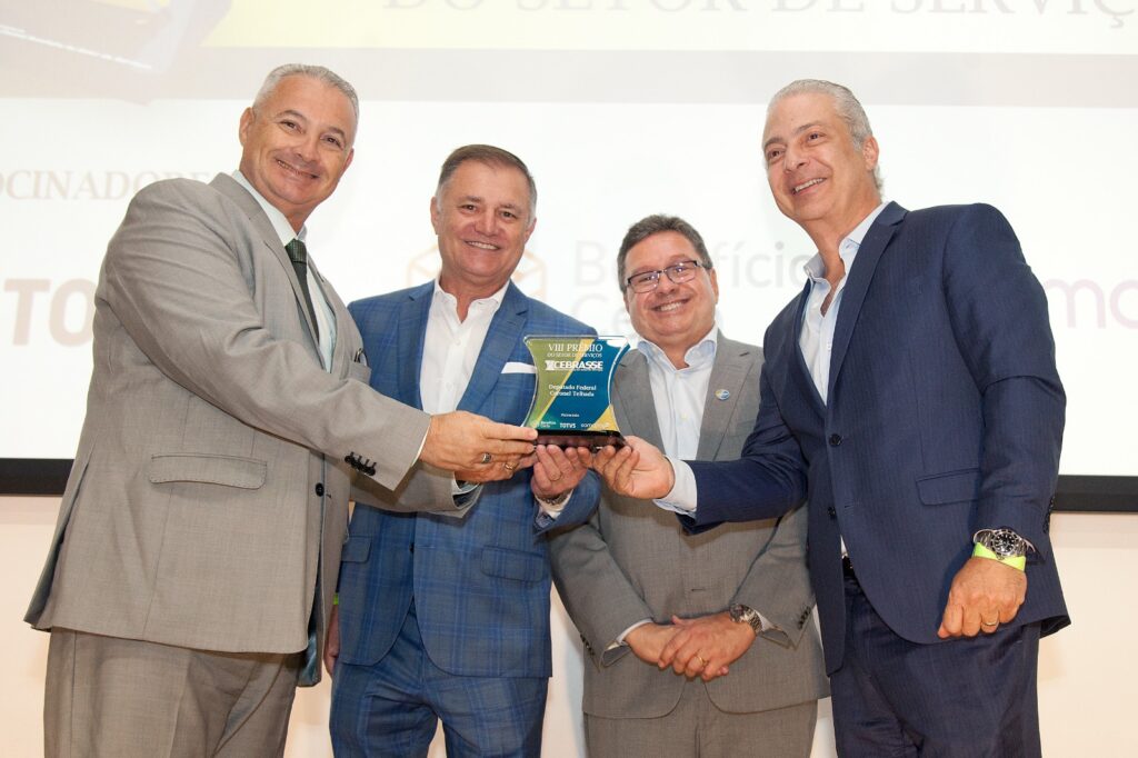 Deputado Coronel Telhada, Autair Iuga do SEEMESP, João Diniz e Flávio Sandrini do SESVESP