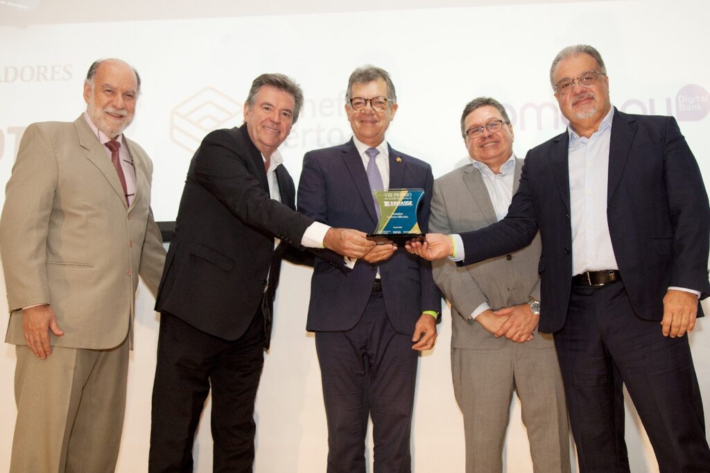 Lívio Giosa da ADVB, Vander Morales dó Sindeprestem, Senador Laércio Oliveira, Diniz e Rui Monteiro do Seac-SP