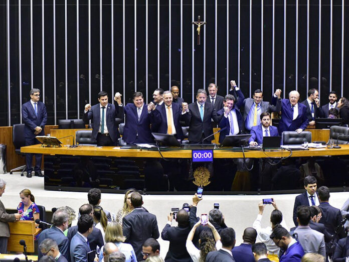 Aprovação da reforma tributária na Câmara só foi possível com a costura de muitos acordos Zeca Ribeiro/Câmara dos Deputados Fonte: Agência Senado