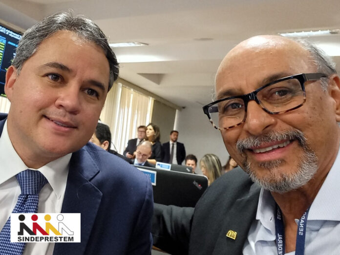 Senador Efraim Filho (União/PB), autor do projeto de desoneração da folha dos 17 setores; e Erminio Lima Neto, Assessor Político do Sindeprestem.