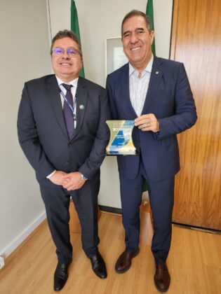 Jo&atilde;o Diniz e o deputado federal Luiz Gast&atilde;o (PSD/CE)