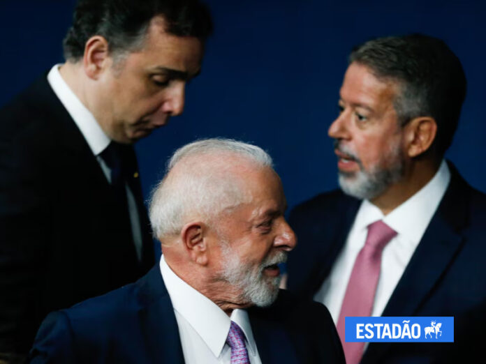 O presidente Lula e os presidentes do Senado, Rodrigo Pacheco, e da Câmara, Arthur Lira, ainda sem acerto para votar reforma tributária Foto: WILTON JUNIOR/ESTADÃO