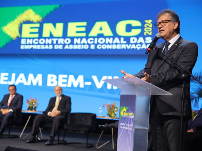 O senador Laércio Oliveira participou do painel a Reforma Tributária e seu impacto no setor de serviços.