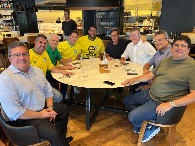 João Diniz com o senador Laércio Oliveira e o ex-ministro do Turismo Gilson Machado em recepção a Bolsonaro