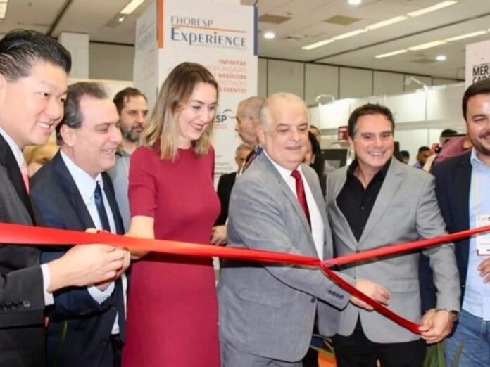 O Diretor Executivo da FHORESP, Edson Pinto; e o Ministro Márcio França na abertura do evento