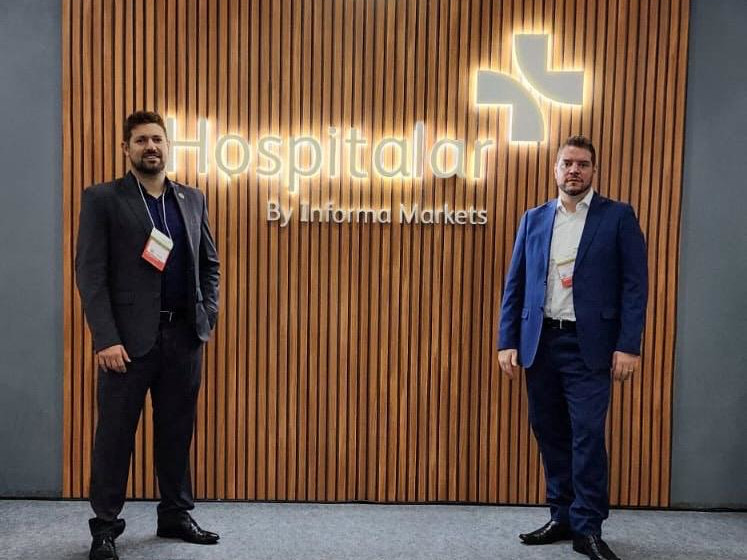 O gerente executivo da Cebrasse Maurcio Lazzieri e o advogado Diogo Telles estiveram na solenidade representando o presidente João Diniz.