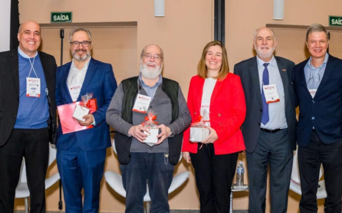 Da esq. para dir: Alexandre Abdo, Marcelo Boeger, Gonzalo Vecina, Cintia Attis (Gestora Executiva de Engenharia e Facilities na BP) Celso Scaranello (Presidente executivo Rede Metrológica do Estado de São Paulo) e Gilbertoni Jr (Gestor de Engenharia Clínica no Hospital Israelita Albert Einstein)