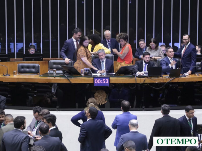 Câmara dos Deputados terá sessões de segunda-feira (9) a quinta-feira (12) no plenário; itens do pacote de corte de gastos devem ir à pauta - Foto: Vinícius Loures/Câmara dos Deputados