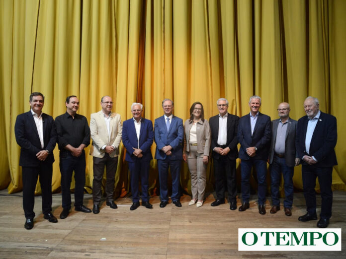 Nadim Donato (Fecomércio MG), Flávio Roscoe (Fiemg), Marcelo de Souza e Silva (CDL-BH e Sebrae Minas), Frank Sinatra (FCDL-MG), Cledorvino Belini (ACMinas), Juliana Martins (Fetcemg), Fausto Varela (Ciemg), Renato Laguardia (Faemg), Valmir Rodrigues (Federaminas), e Ronaldo Scucato (Ocemg). Foto: Sebastião Jacinto Jr/divulgação