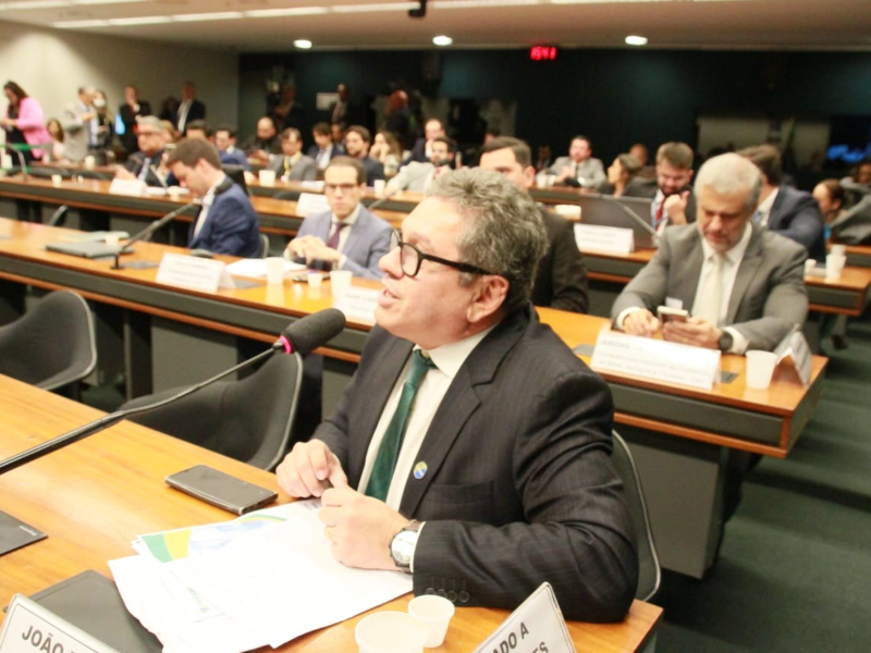 “Precisamos de um país mais justo, onde o trabalhador não seja penalizado com a alta carga tributária e o empresário possa investir sem sufoco. A reforma administrativa é o caminho” afirmou Diniz