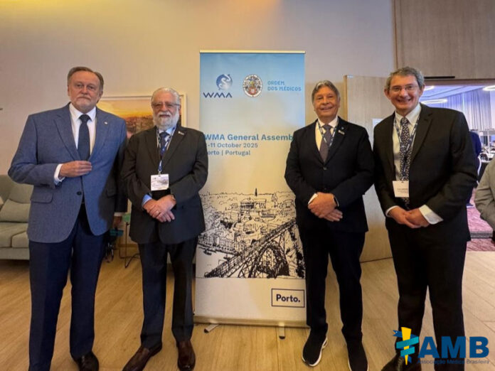 (Da esq. para dir.): Ex-presidente da WMA e delegado do Brasil, Dr. José Luiz Gomes do Amaral, presidente da AMB, Dr. César Eduardo Fernandes, presidente da APM, Dr. Antonio José Gonçalves, diretor de Relações Internacionais da AMB, Dr. Carlos Serrano.