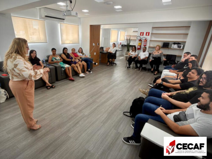 05- CECAF promove palestra aos professores do Projeto de Educação de Jovens e Adultos