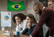 Empresários brasileiros enfrentam desafios na internacionalização para os Estados Unidos Empresários brasileiros enfrentam desafios na internacionalização para os Estados Unidos