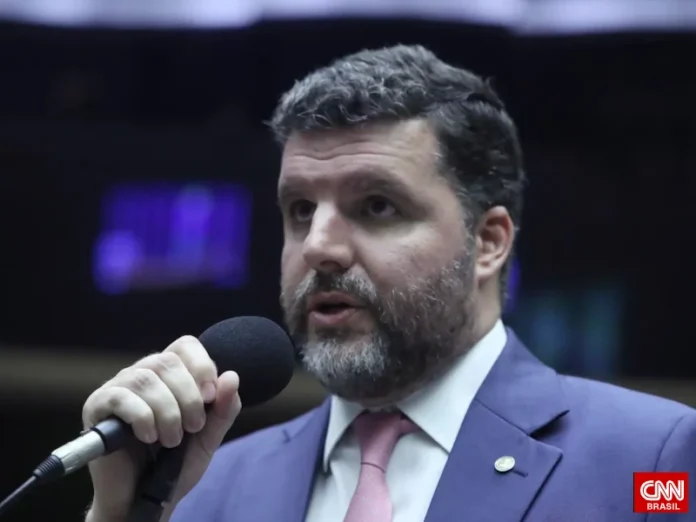 Empresários e frentes parlamentares reagem à redução da jornada de trabalho