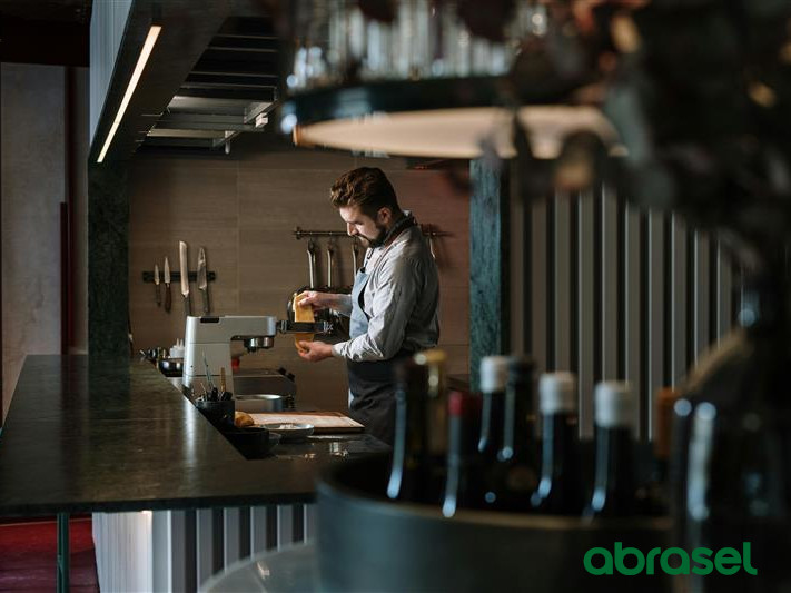 Redução da jornada: fala de ministro do Trabalho aponta para diálogo, diz Abrasel