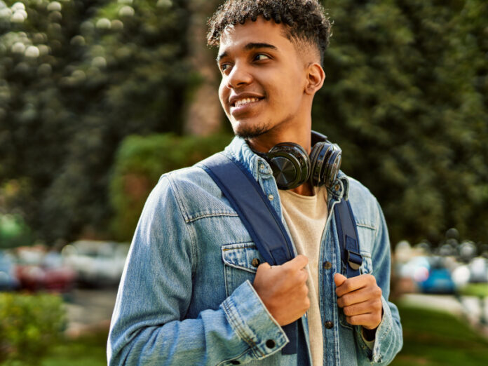 Estatuto do Aprendiz trava na Câmara e acende alerta no setor de serviços