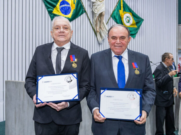 Urubatan recebe Medalha Edson Queiroz na Assembleia Legislativa do Ceará