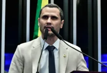 Após críticas, senadores recuam e esvaziam PEC alternativa à 6×1 Após críticas, senadores recuam e esvaziam PEC alternativa à 6×1