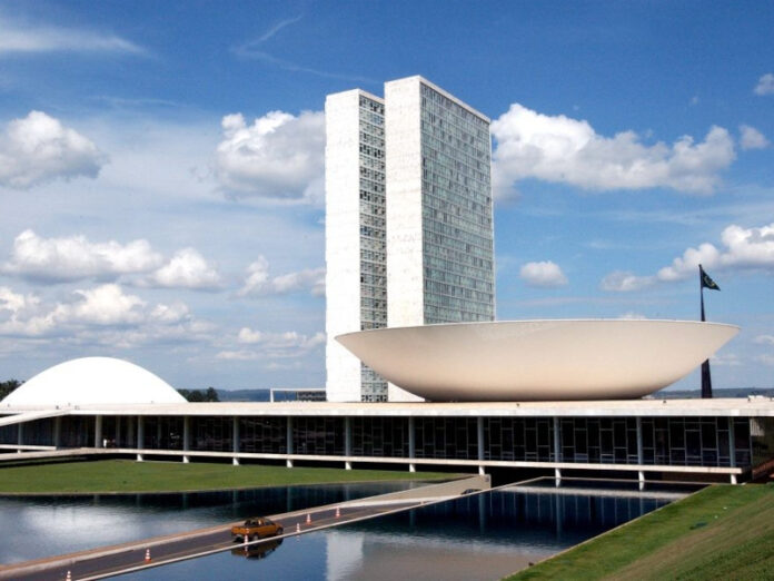 EDITORIAL do GRUPO BANDEIRANTES – RADIO E TV sobre a PEC 221-2019 aprovada pela Câmara dos Deputados