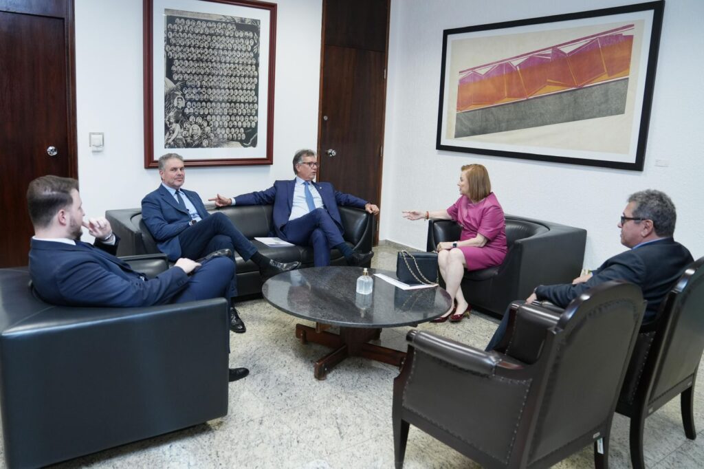 Cebrasse leva ao Senado preocupação com proposta do fim da escala 6x1