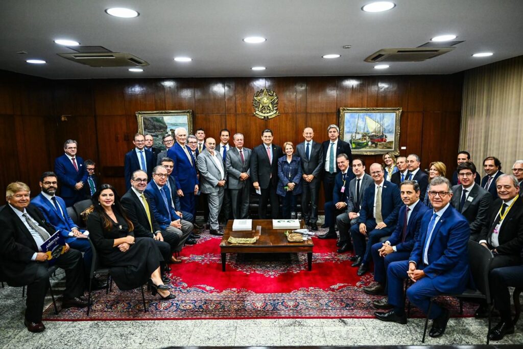 Cebrasse leva ao Senado preocupação com proposta do fim da escala 6x1