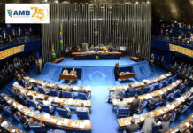 Senado aprova projeto que aumenta penas para crimes contra médicos e professores Senado aprova projeto que aumenta penas para crimes contra médicos e professores