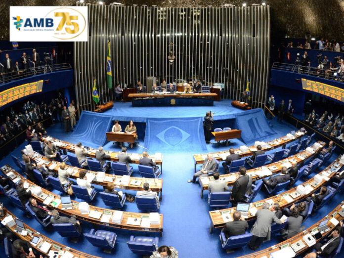 05 - Senado aprova projeto que aumenta penas para crimes contra médicos e professores Senado aprova projeto que aumenta penas para crimes contra médicos e professores
