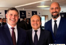 ABES participa do lançamento de estudo inédito da FGV, que aponta potencial de mais de 230 mil empregos permanentes com a expansão da infraestrutura digital no Brasil Andriei Gutierrez (presidente), Ricardo Caldas (vice-presidente) e Marcelo Almeida (diretor de Relações Governamentais)