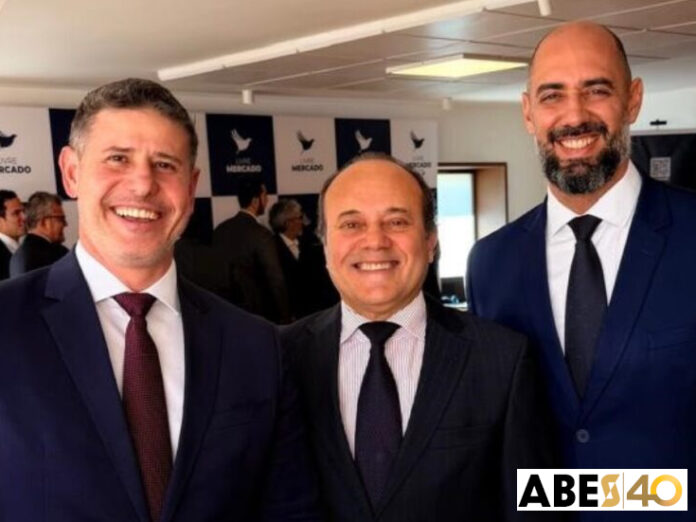 Andriei Gutierrez (presidente), Ricardo Caldas (vice-presidente) e Marcelo Almeida (diretor de Relações Governamentais)