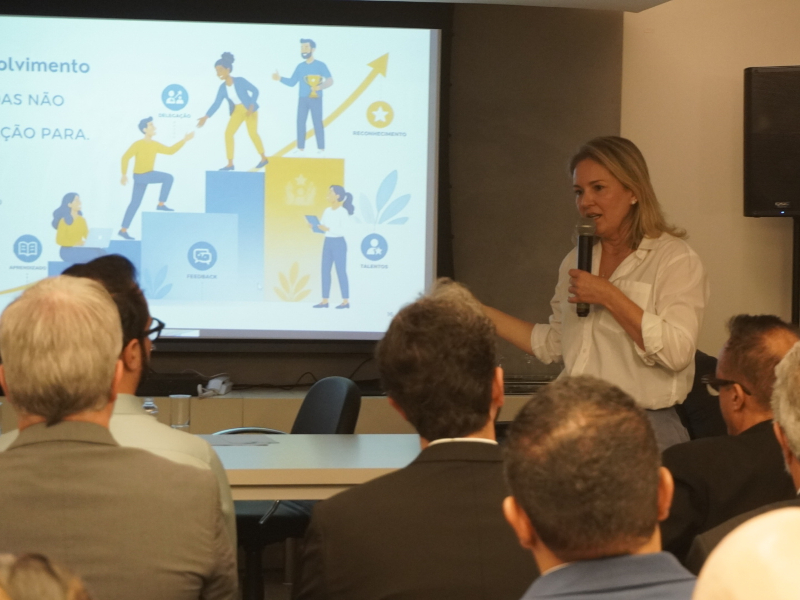 Alta performance começa pelas pessoas, afirma Milena Rubel em palestra sobre liderança na reunião da Cebrasse