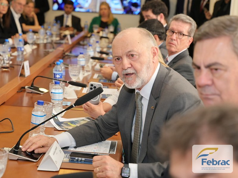 Febrac participa de debates com presidenciáveis e leva desafios do setor à discussão nacional