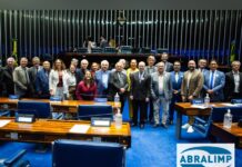 ABRALIMP participa da sessão especial em celebração ao Dia Nacional da Limpeza Participantes da Sessão Especial em celebração ao Dia Nacional da Limpeza, no Plenário do Senado Federal