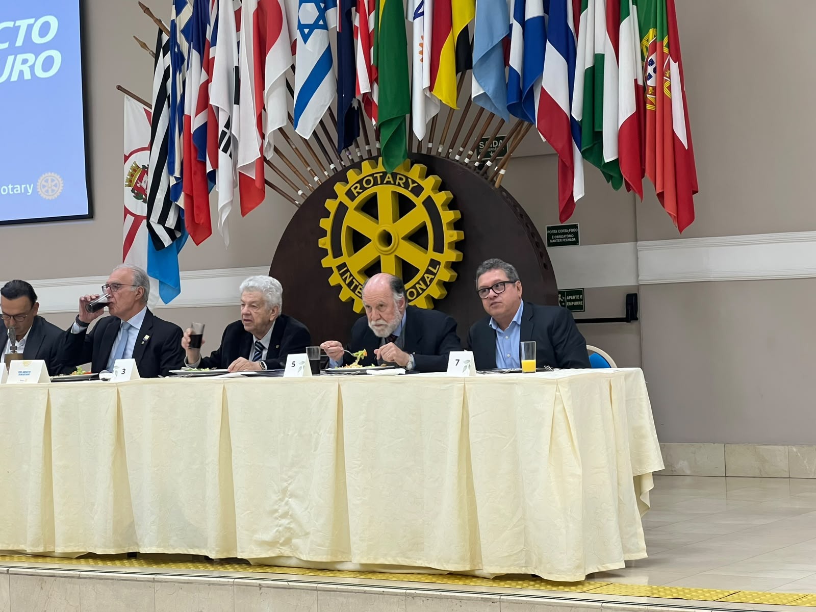 João Diniz durante encontro com Felicio Ramuth